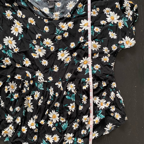 Forever 21 babydoll daisy print T-shirt size L - Picture 8 of 11